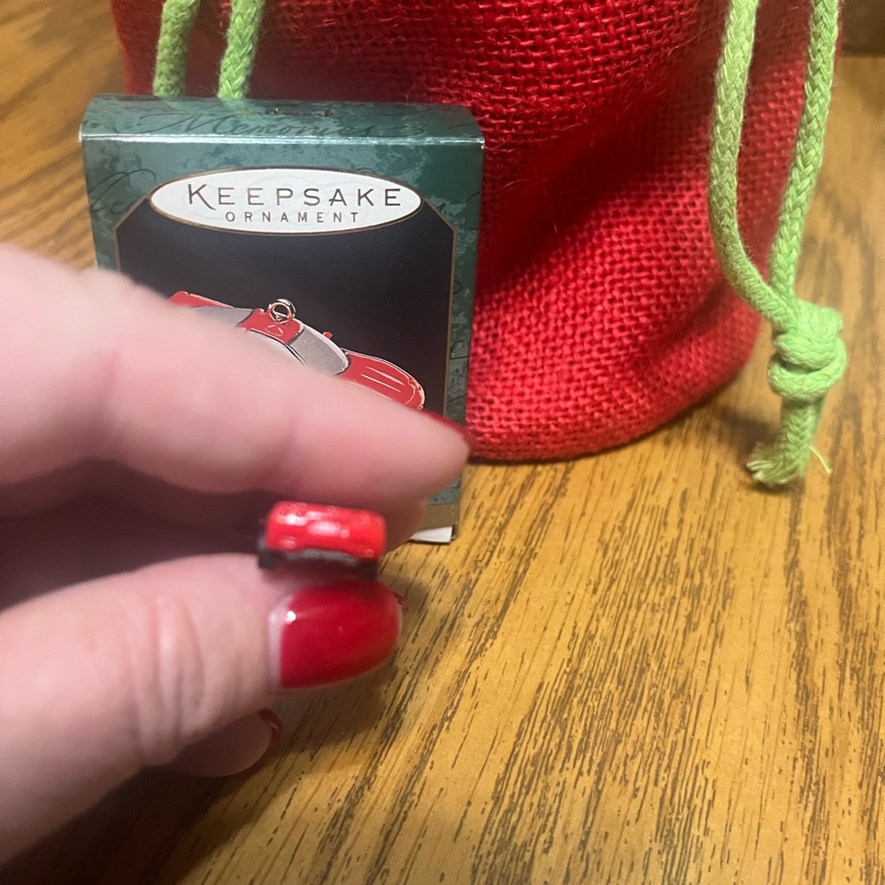 Keepsake by hallmark 1997 Miniature Corvette Ornament - Picture 5 of 6